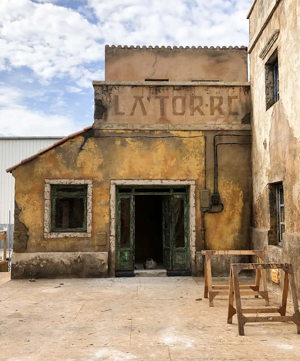 Signage — Cittàgazze — His Dark Materials S2
